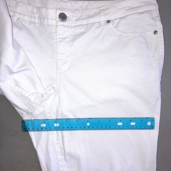 STYLE & CO sz 12 Solid White 98% Cotton Stretch Denim Jeans Straight Tapered - Picture 4 of 5